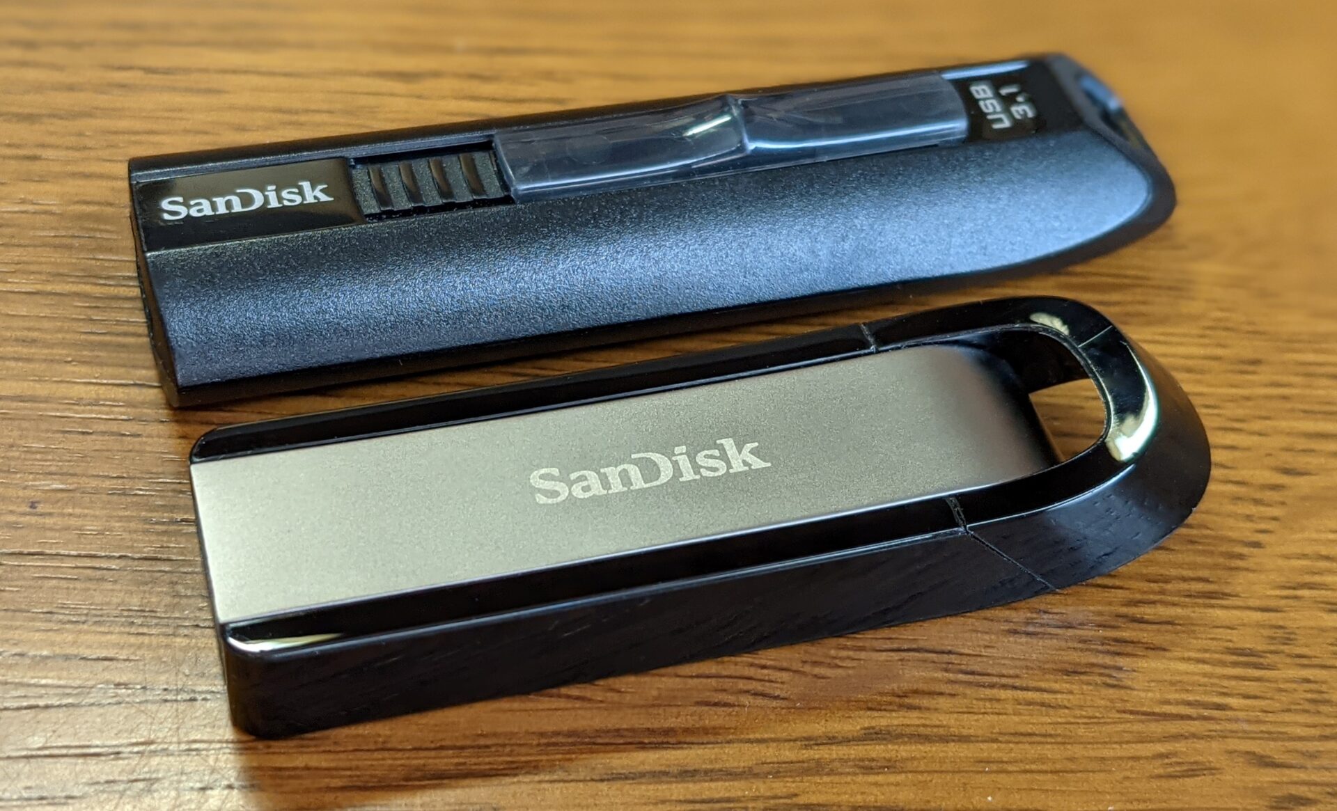 読み込みが高速なUSBメモリ「SanDisk Extreme Go USB3.2」を旧モデルと比較レビュー Doroblog